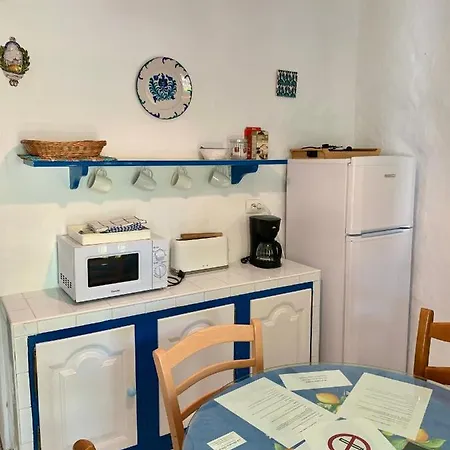 La Casita Blanca- La Almona Chica *
